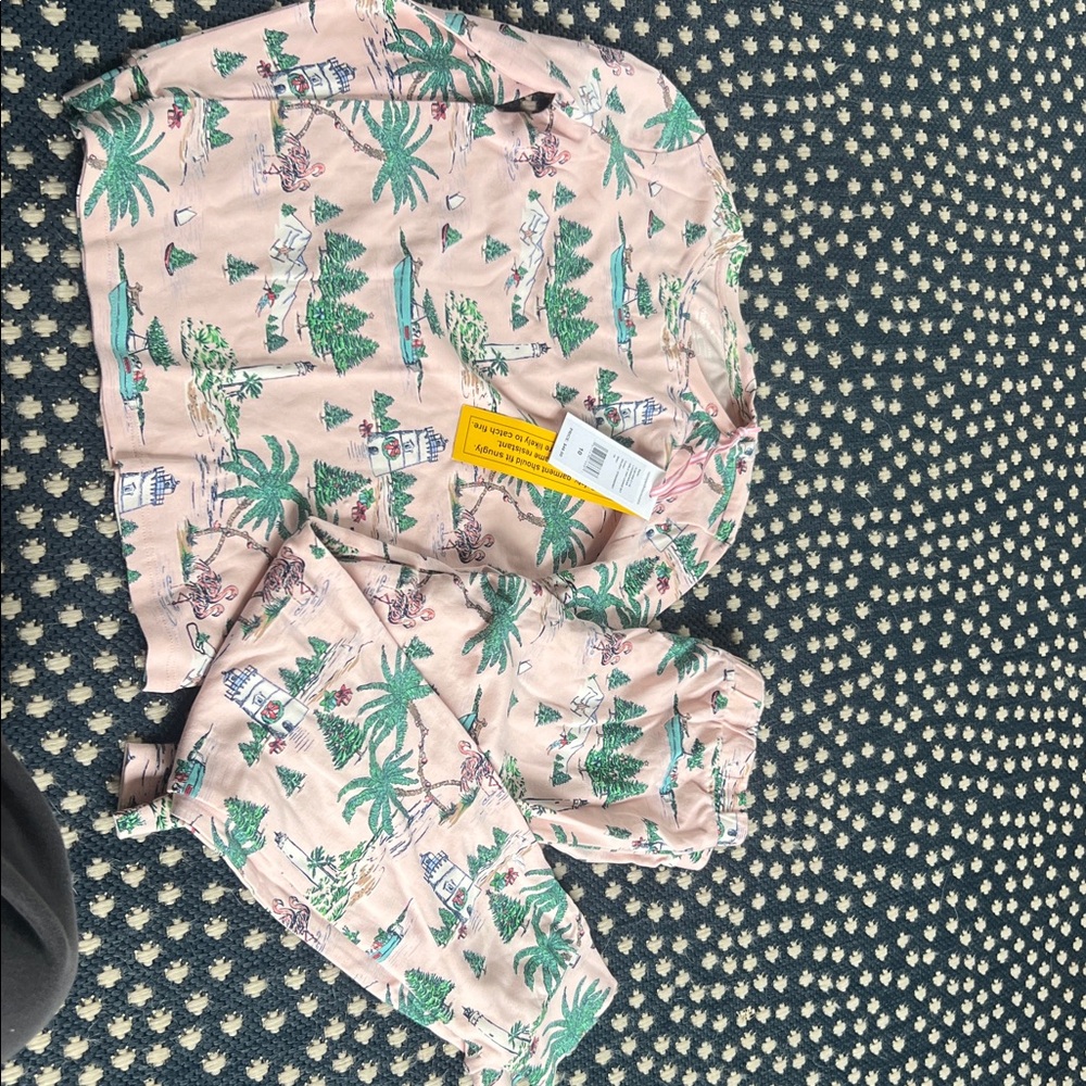 🐳 Vineyard Vines Girls Lounge Set – Holiday Strawberry Print (Size 10)